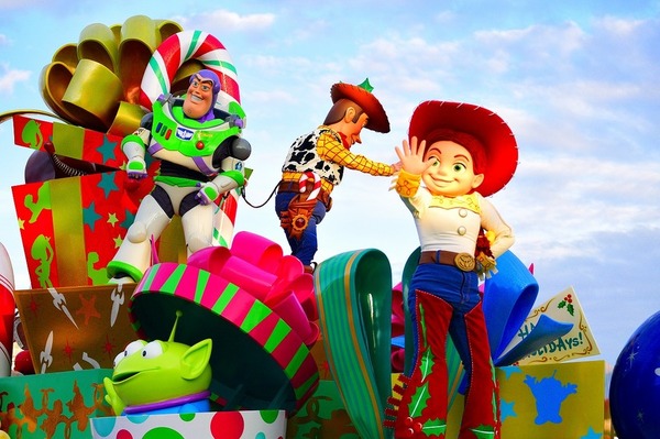 JALがクリスマス時期限定の恒例パレードに、5度目の協賛☆(C) Disney