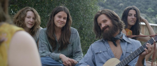 『チャーリー・セズ／マンソンの女たち』　（C）2018 SQUEAKY FILMS, LLC