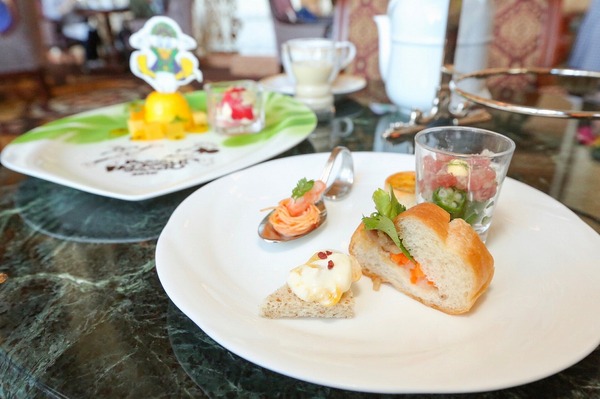 ＜“ドナルドのホット・ジャングル・サマー”アフタヌーンティーセット 4,000円＞☆(C) Disney