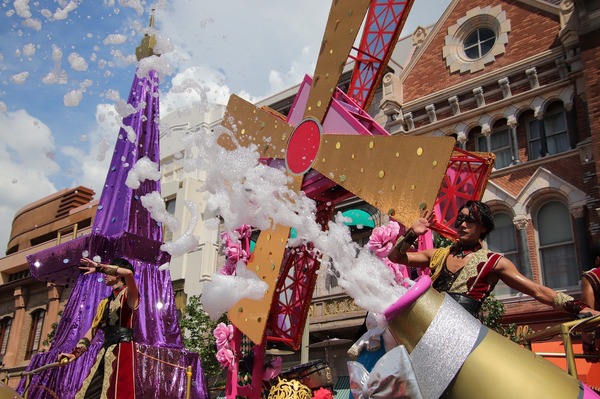 取材協力：ユニバーサル・スタジオ・ジャパンTM & (C) Universal Studios. All rights reserved.