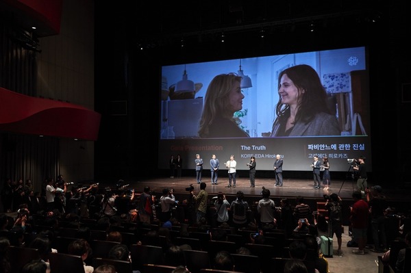 『真実』第24回釜山国際映画祭　（C）2019 3B-分福-MI MOVIES-FRANCE 3 CINEMA　