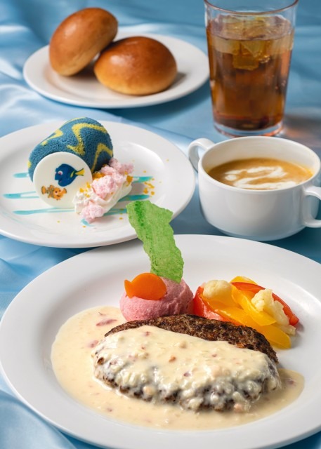 スペシャルセット 1,980円「ホライズンベイ・レストラン」(C) Disney