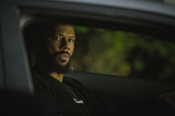 『THE INFORMER／三秒間の死角』　（C） Wild Wag films Productions 2018