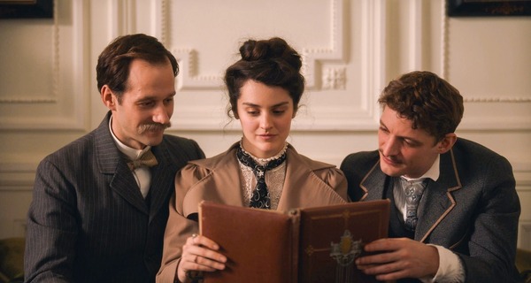 『不実な女と官能詩人』（C）CURIOSA FILM