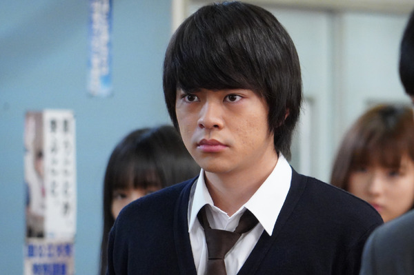 「３年Ａ組 ―今から皆さんは、人質です―」の１シーン