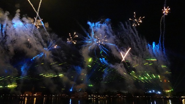 過去・現在、そして未来へ。期間限定の新花火「エプコット・フォーエバー」As to Disney artwork, logos and properties： (C) Disney