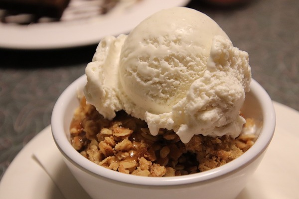 風間俊介も体験！昔ながらのアメリカンなレストラン！As to Disney artwork, logos and properties： (C) Disney