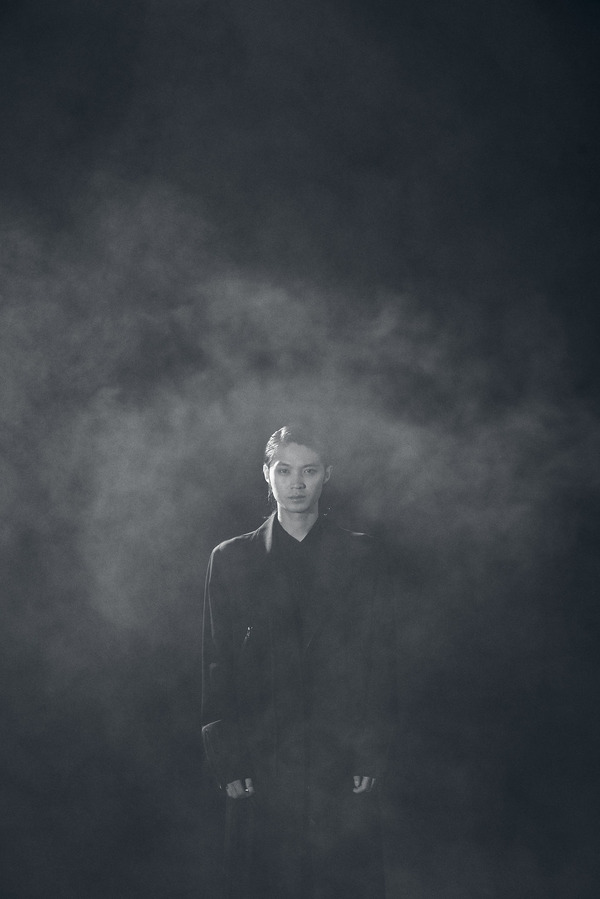 「磯村勇斗カレンダー （C）KADOKAWA 撮影／神藤剛」