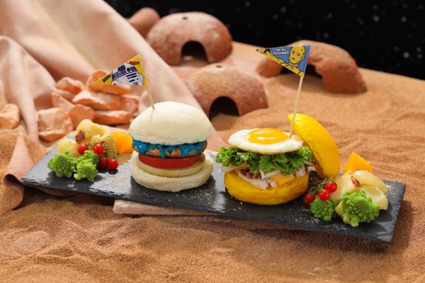 ＜R2-D2とC-3PO＞仲良しバーガープレート　　1,990円（C） & TM Lucasfilm Ltd.