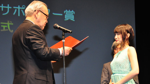 「一般社団法人外国映画輸入協会」発足50周年記念式に出席した前田敦子