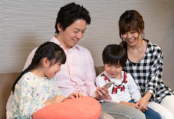 ついにオンライン販売がスタート！(C) Disney