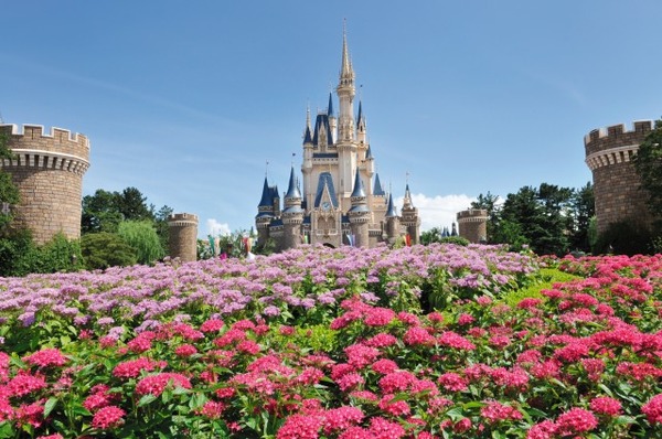 新しいルールで営業を再開する東京ディズニーリゾート (C) Disney