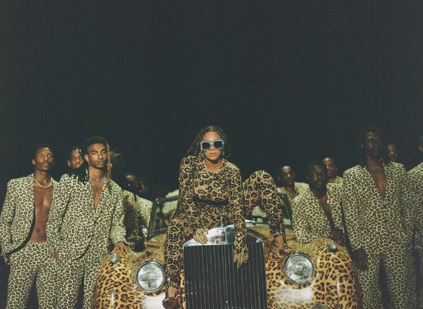 『ブラック・イズ・キング』　Beyoncé from “Black Is King” photo by Travis Matthews(C) 2020 PARKWOOD ENTERTAINMEN