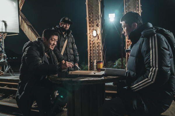 『鬼手』メイキング(c)2019 CJ ENM CORPORATION, MAYS ENTERTAINMENT ALL RIGHTS RESERVED