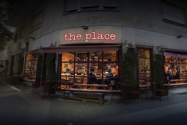 アメリカの人気ドラマをリメイクした『ザ・プレイス 運命の交差点』(C) 2017 Medusa Film SpA.