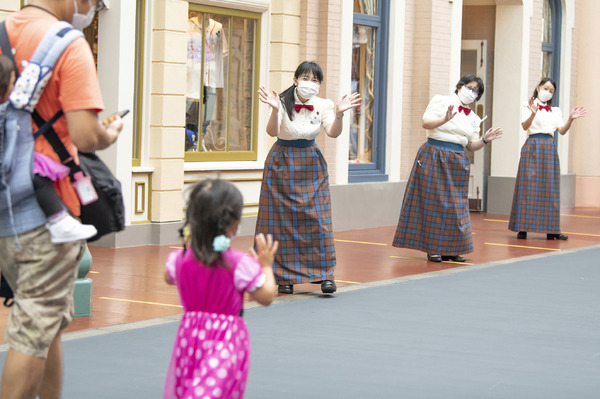 再開当日の東京ディズニーランド(C) Disney