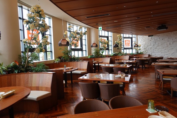 カフェ・カイラ舞浜店、店内