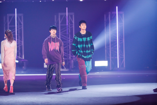 「17.3 about a sex」TGCステージ（C）AbemaTV