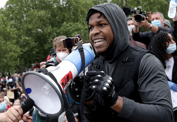 ジョン・ボイエガ Black Lives Matter Movement Inspires Protest In London　Photo by Dan Kitwood/Getty Images