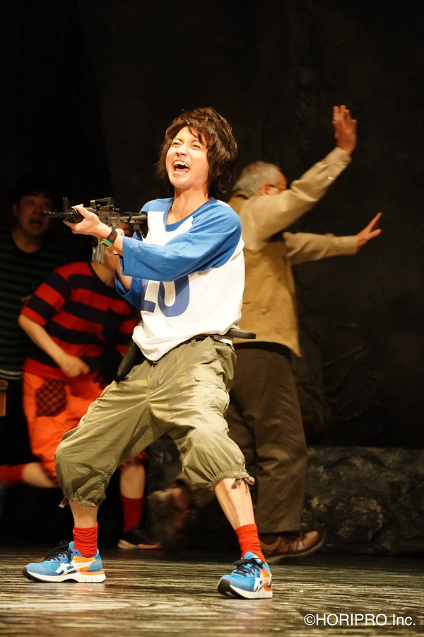 舞台「渦が森団地の眠れない子たち」(C)HORIPRO Inc.