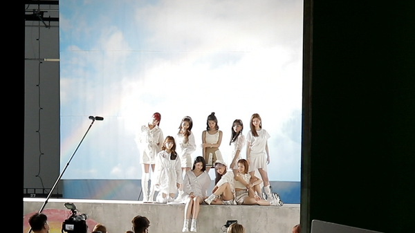 「We NiziU！～We need U！～」　（C）Sony Music Entertainment (Japan) Inc.／JYP Entertainment.