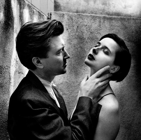 『ヘルムート・ニュートンと12人の女たち』　David Lynch and Isabelle Rossellini, Los Angeles, 1988 (c) Foto Helmut Newton, Helmut Newton Estate Courtesy Helmut Newton Foundation