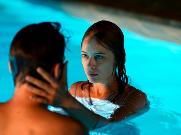 『水を抱く女』　(C) SCHRAMM FILM / LES FILMS DU LOSANGE / ZDF / ARTE / ARTE France Cinema 2020