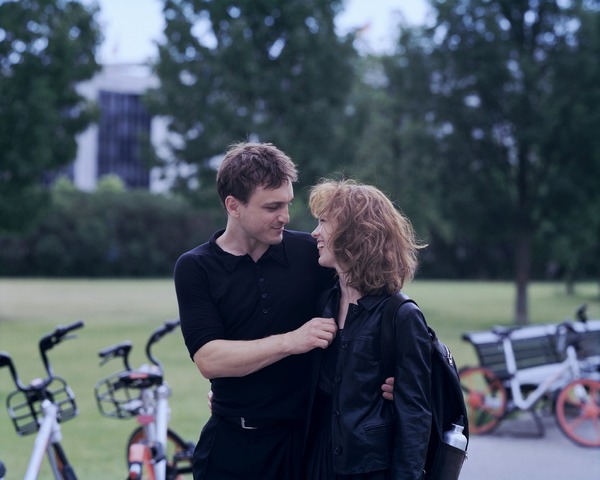 『水を抱く女』　(C) SCHRAMM FILM / LES FILMS DU LOSANGE / ZDF / ARTE / ARTE France Cinema 2020