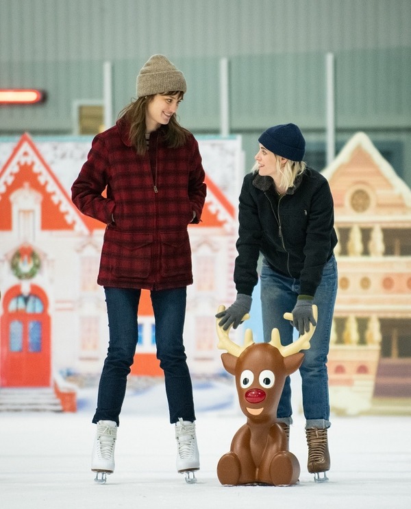 『ハピエスト・ホリデー 私たちのカミングアウト』（C）2020 TriStar Productions, Inc. and eOne Features LLC. All Rights Reserved.