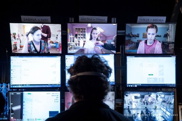 『SNS-少女たちの10日間-』　（C）2020 Hypermarket Film, Czech Television, Peter Kerekes, Radio and Television of Slovakia, Helium Film All Rights Reserved.