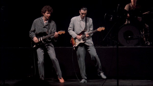 『STOP MAKING SENSE』　（C）1984 TALKING HEADS FILMS.  ALL RIGHTS RESERVED