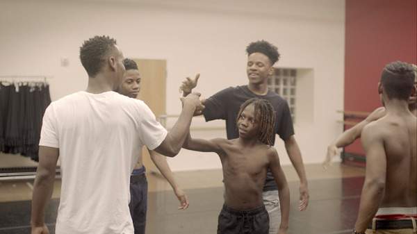 『リル・バック　ストリートから世界へ』 (C) 2020-LECHINSKI-MACHINE MOLLE-CRATEN “JAI” ARMMER JR-CHARLES RILEY