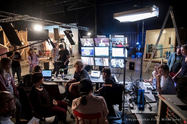 映画『ＳＮＳ-少女たちの10日間-』が配信＆DVD発売 (C) 2020 Hypermarket Film All Rights Reserve