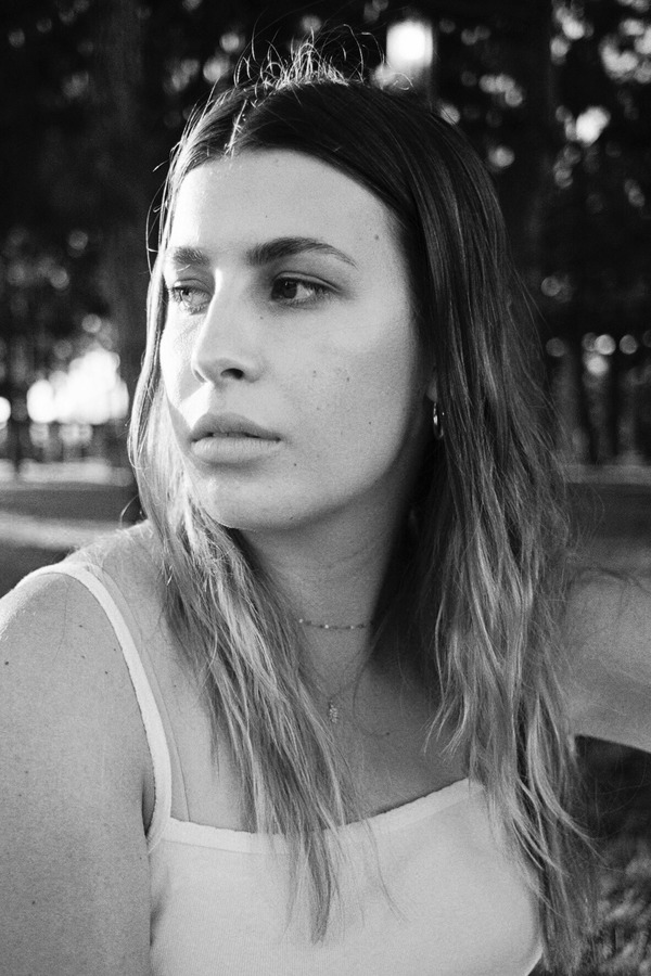 映像を手がけたアーティスト、アンジュム・アグラマのプロフィール写真