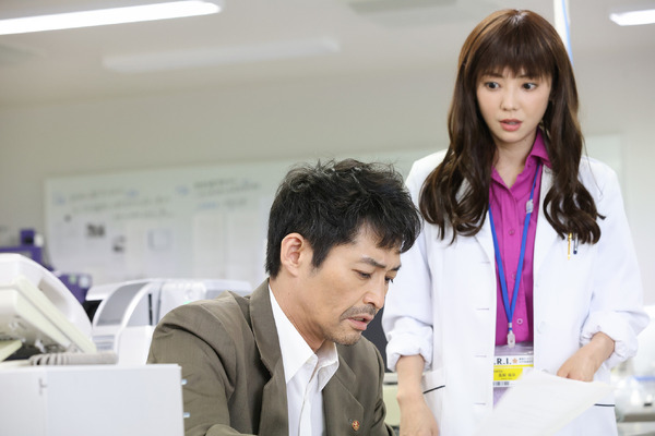 金曜8時のドラマ「らせんの迷宮～DNA科学捜査～」（C）夏緑・菊田洋之・小学館／テレビ東京／AX-ON