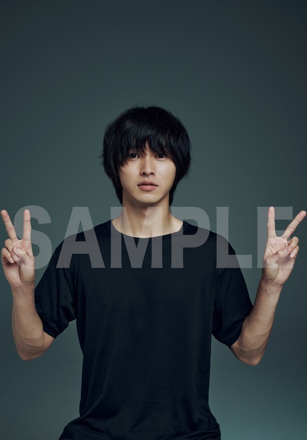 STARDUST SHOPPERS特典カット　山崎賢人カレンダー2022（C）SDP