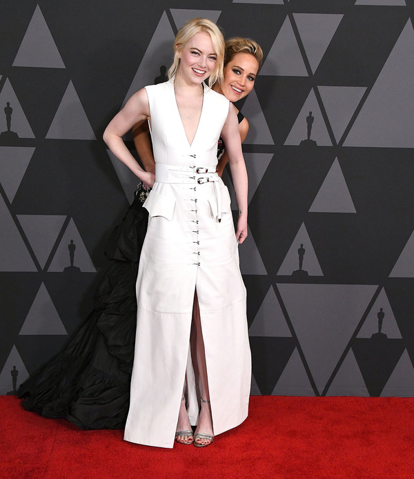 ジェニファー・ローレンス＆エマ・ストーン Photo by Steve Granitz/WireImage