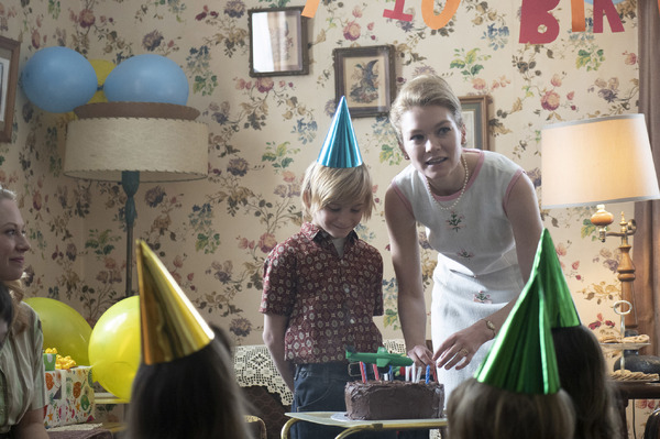 『フォーリング 50年間の想い出』（C）2020 Falling Films Inc. and Achille Productions (Falling) Limited· SCORE  （C） 2020 PERCEVAL PRESS AND PERCEVAL PRESS INC. · A CANADA - UNITED KINGDOM CO-PRODUCTION