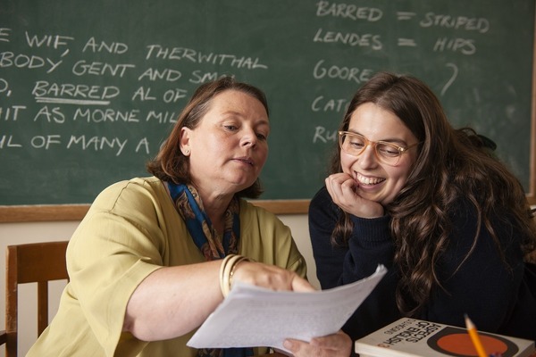 『ビルド・ア・ガール』（C） Monumental Pictures, Tango Productions, LLC, Channel Four Television Corporation, 2019