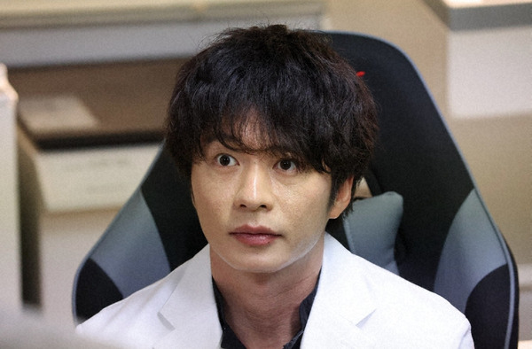 「らせんの迷宮」第1話（C）夏緑・菊田洋之・小学館／テレビ東京／AX-ON