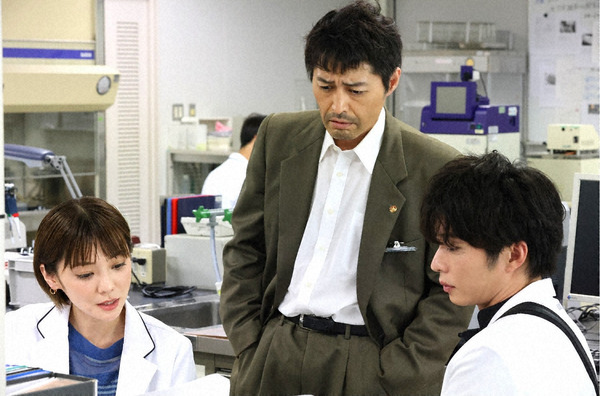 「らせんの迷宮」第2話（C）夏緑・菊田洋之・小学館／テレビ東京／AX-ON