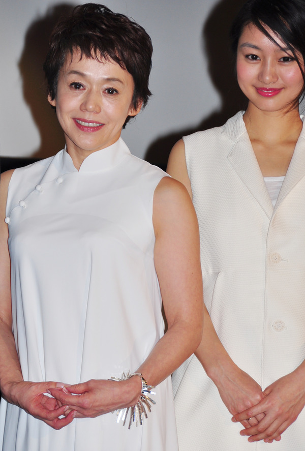 『つやのよる　ある愛に関わった、女たちの物語』舞台挨拶（大竹しのぶ、忽那汐里）