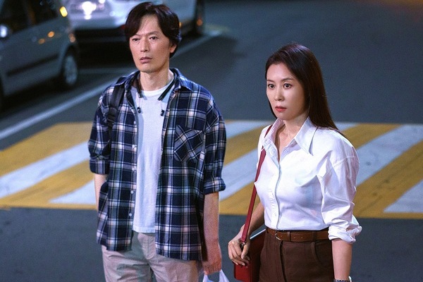 「大丈夫じゃない大人たち～オフィス・サバイバル～」（c）2021MBC