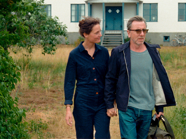 『ベルイマン島にて』（C）2020 CG Cinéma ‒ Neue Bioskop Film ‒ Scope Pictures ‒ Plattform Produktion ‒ Arte France Cinéma