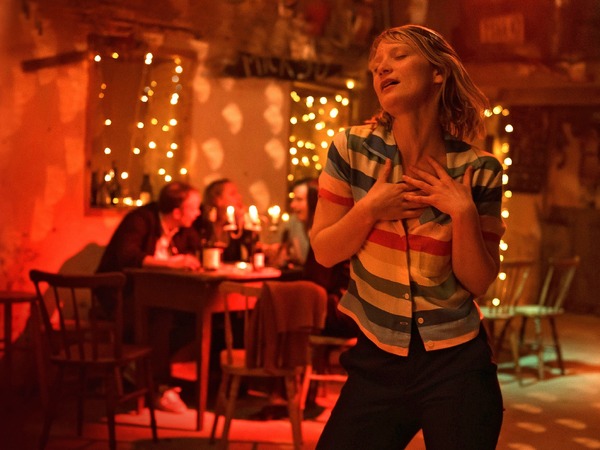 『ベルイマン島にて』（C）2020 CG Cinéma ‒ Neue Bioskop Film ‒ Scope Pictures ‒ Plattform Produktion ‒ Arte France Cinéma