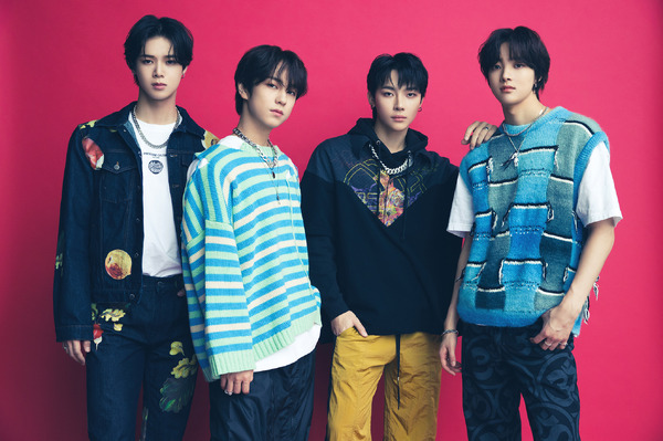 デビュー組4名（K、NICHOLAS、EJ、TAKI）　（C）HYBE LABELS JAPAN