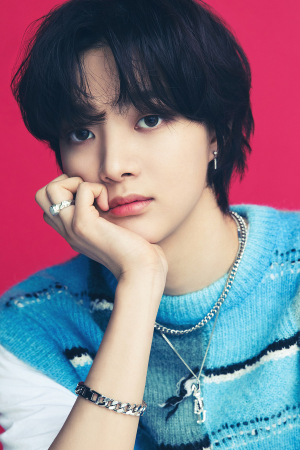 EJ　（C）HYBE LABELS JAPAN