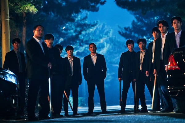 『狼たちの墓標』 （C） 2021 ASCENDIO CO., LTD., DAYDREAM ENTERTAINMENT CO., LTD., BON FACTORY CO., LTD., JOY N CINEMA CO., LTD., ALL RIGHTS RESERVED.