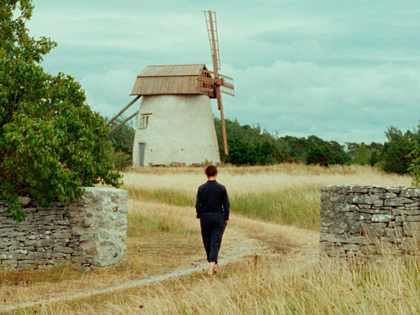 『ベルイマン島にて』（C）2020 CG Cinéma ‒ Neue Bioskop Film ‒ Scope Pictures ‒ Plattform Produktion ‒ Arte France Cinéma