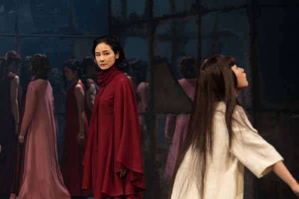 パルコ・プロデュース2021「ジュリアス・シーザー」　撮影:加藤幸広